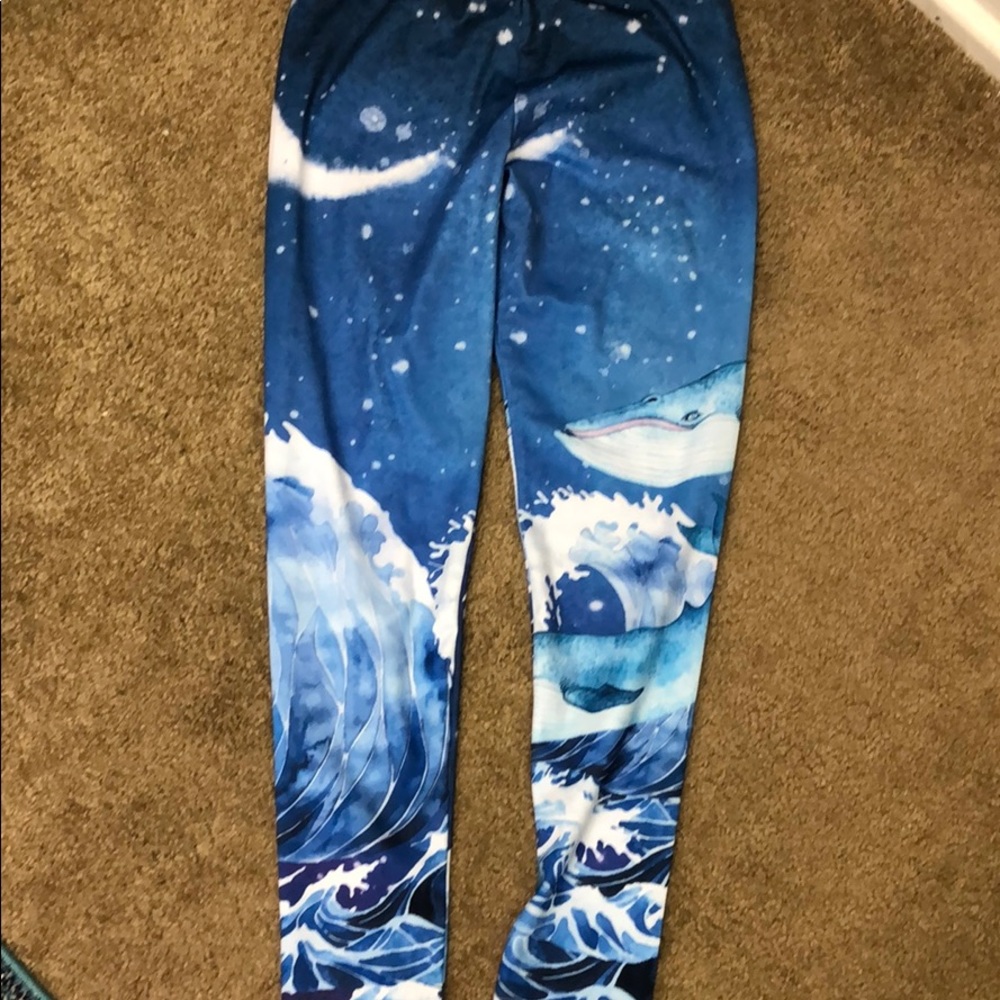 Never worn L whale/ocean leggings